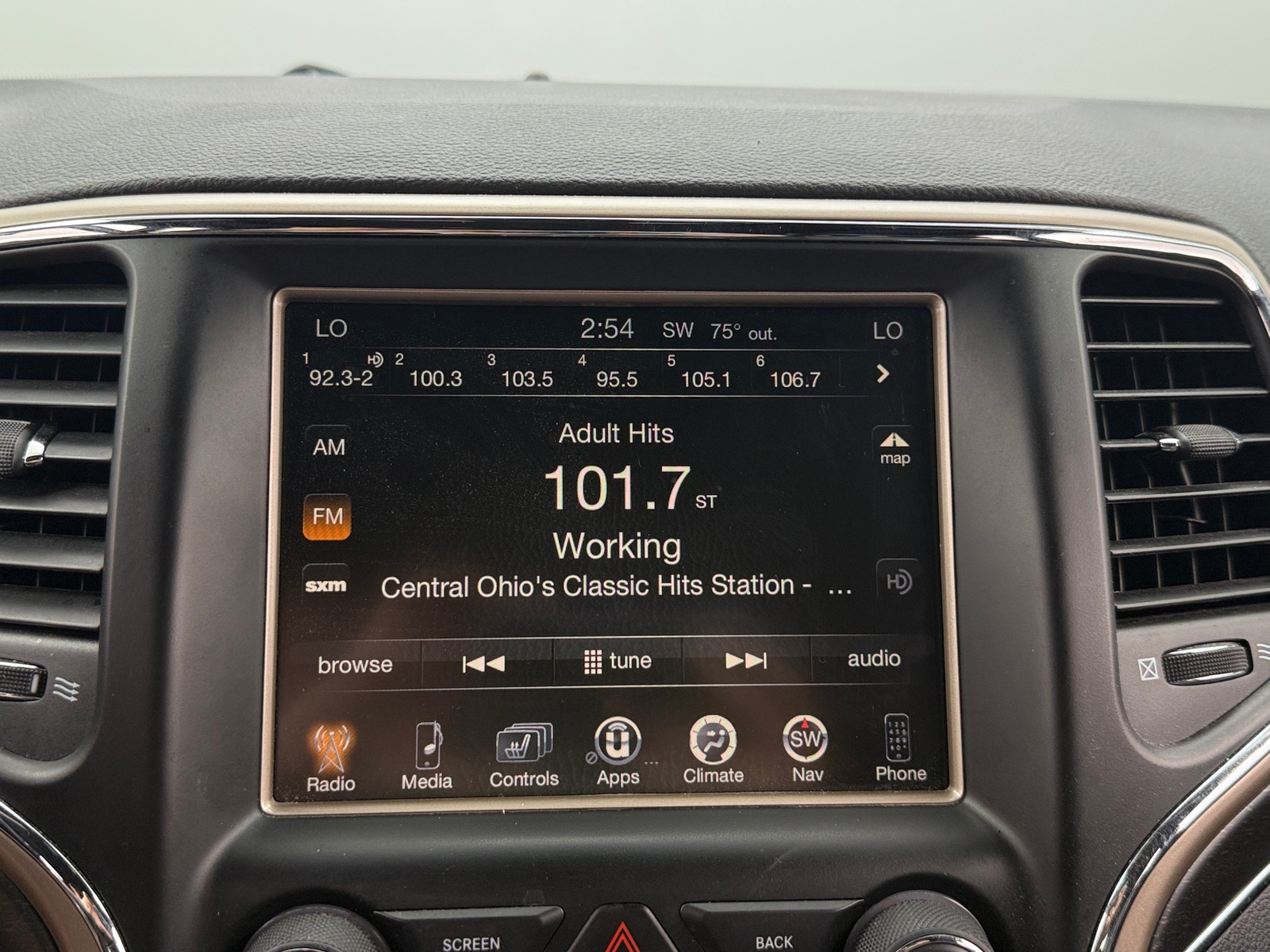 Thumbnail: 2016 Jeep Grand Cherokee - 4
