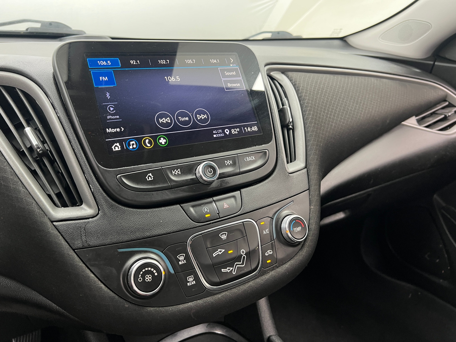 Thumbnail: 2021 Chevrolet Malibu - 4