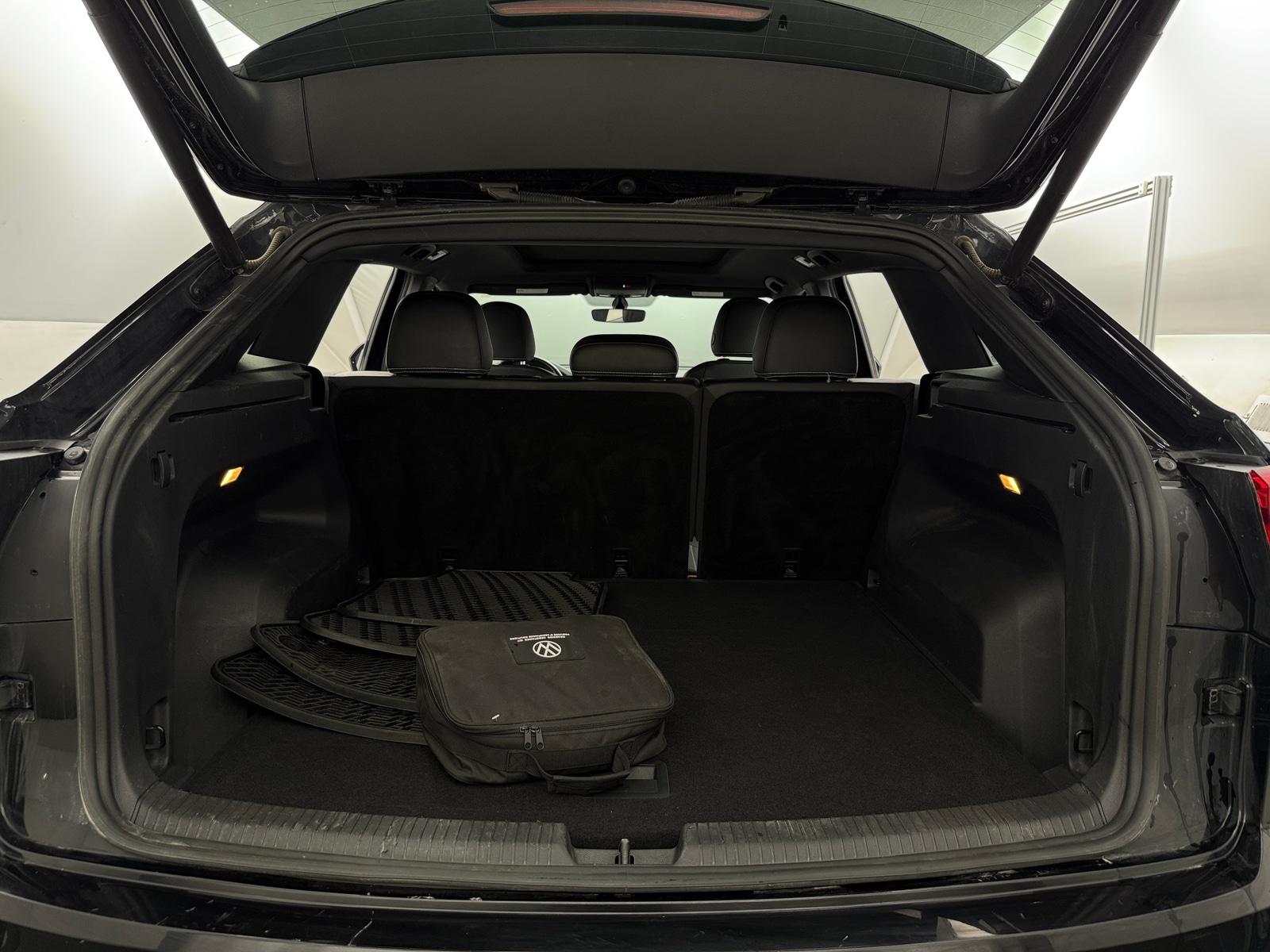 Thumbnail: 2021 Volkswagen Atlas - 6
