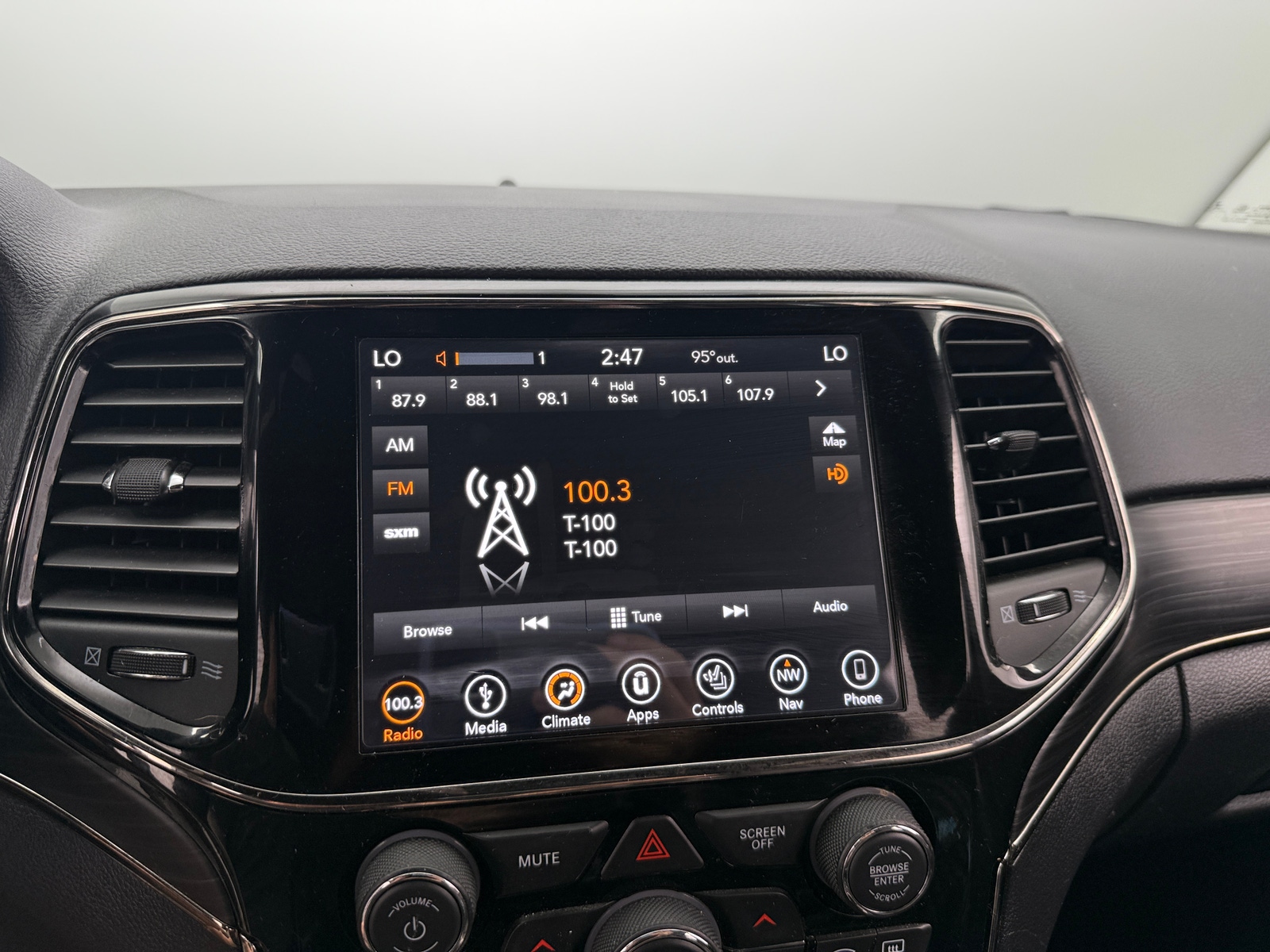 Thumbnail: 2019 Jeep Grand Cherokee - 3