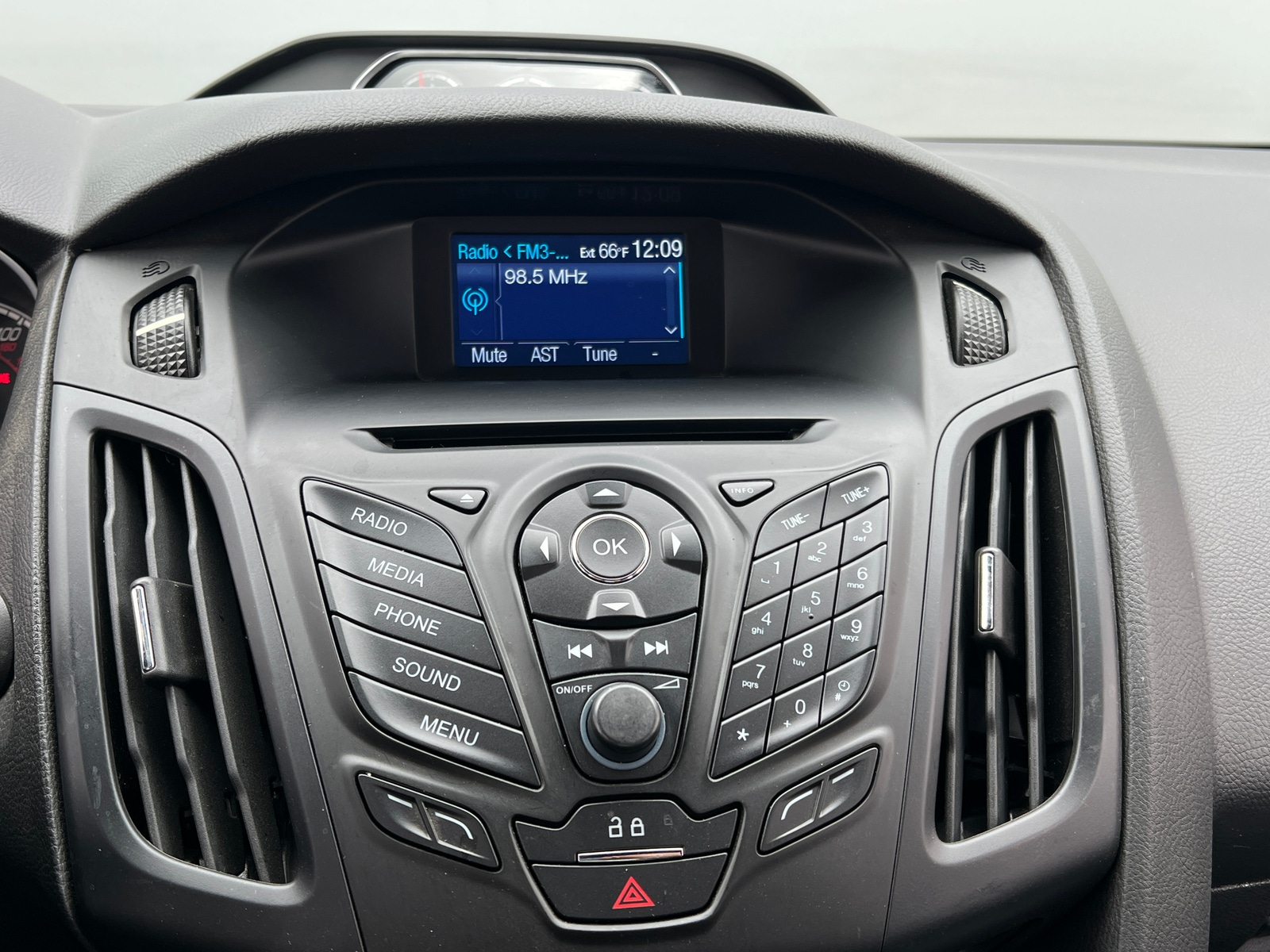 Thumbnail: 2013 Ford Focus - 4