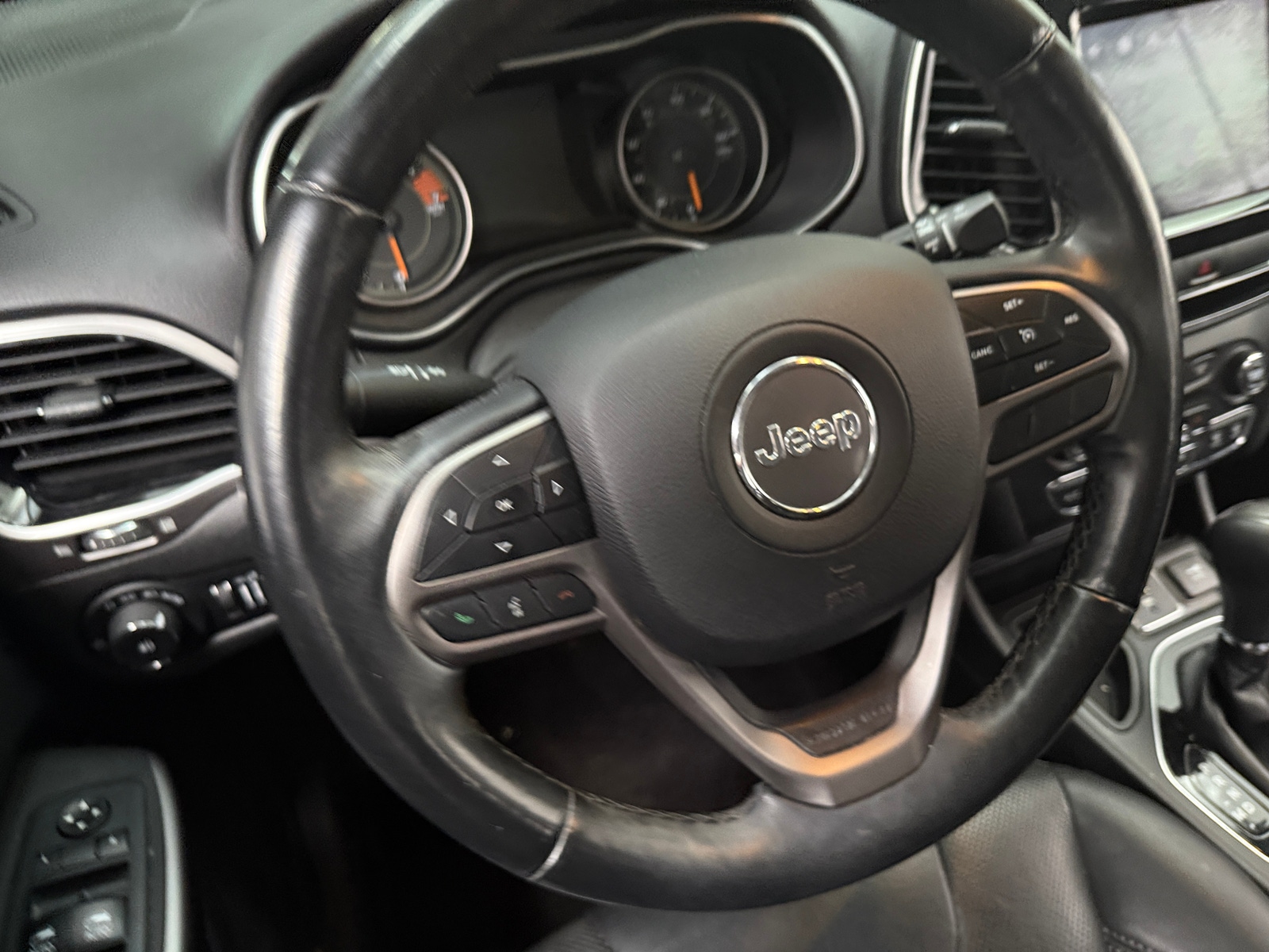 Thumbnail: 2019 Jeep Cherokee - 4