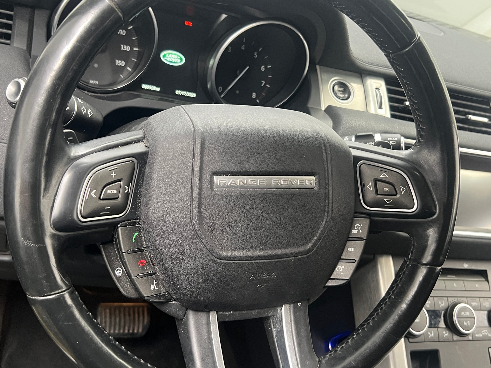 Thumbnail: 2017 Land Rover Range Rover Evoque - 4