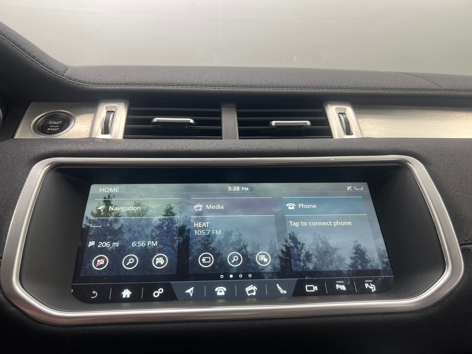 Thumbnail: 2017 Land Rover Range Rover Evoque - 3