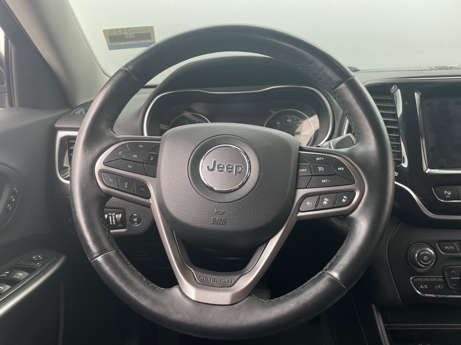 Thumbnail: 2019 Jeep Cherokee - 4