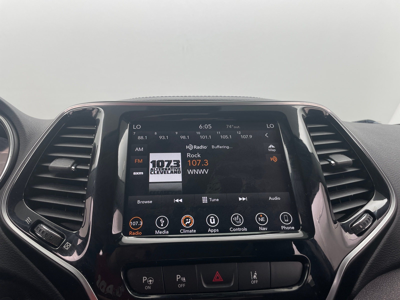 Thumbnail: 2019 Jeep Cherokee - 3