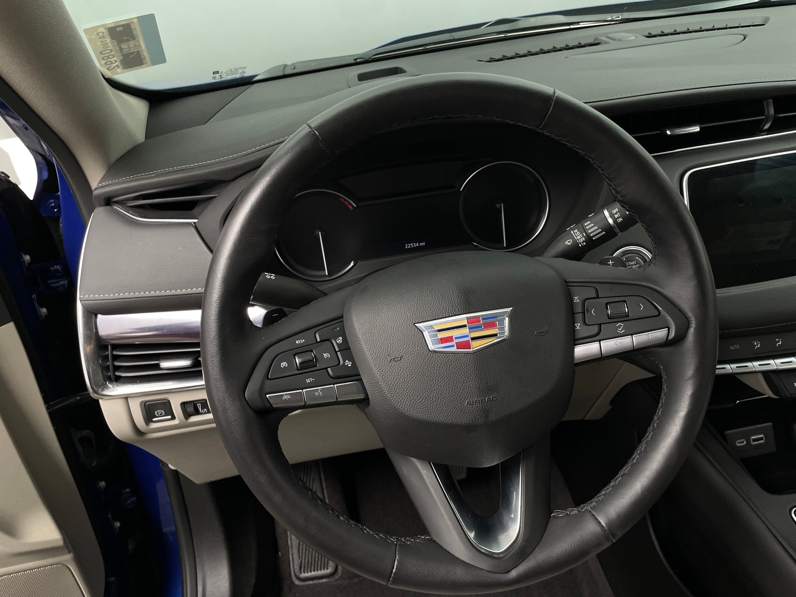 Thumbnail: 2022 Cadillac XT4 - 4