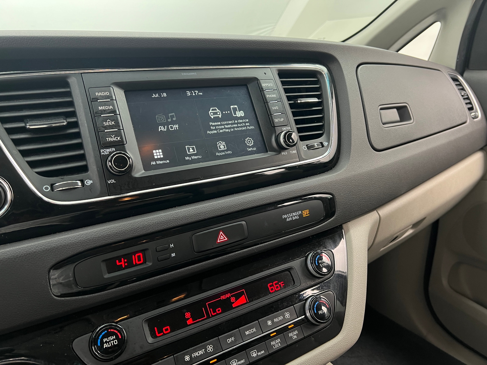 Thumbnail: 2017 Kia Sedona - 3