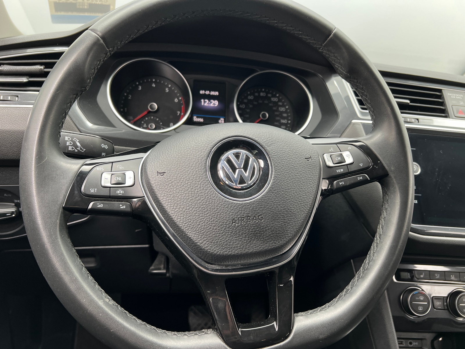 Thumbnail: 2020 Volkswagen Tiguan - 4