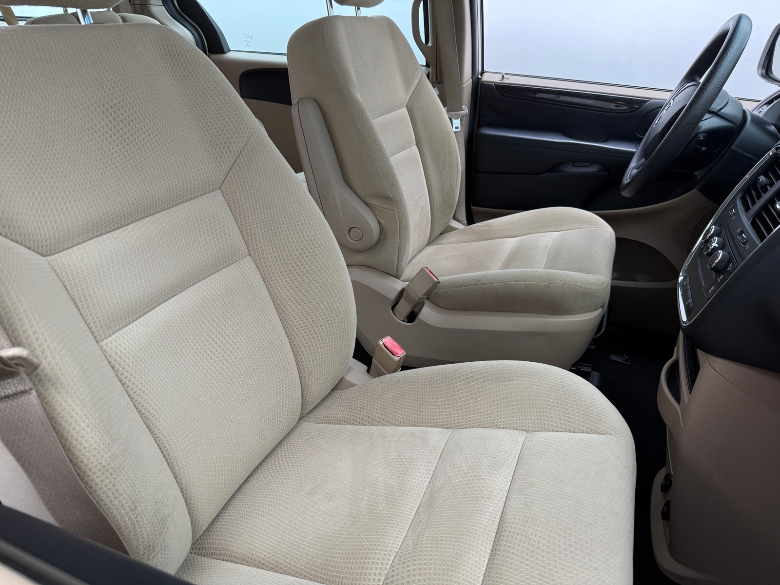 Thumbnail: 2016 Dodge Grand Caravan - 2