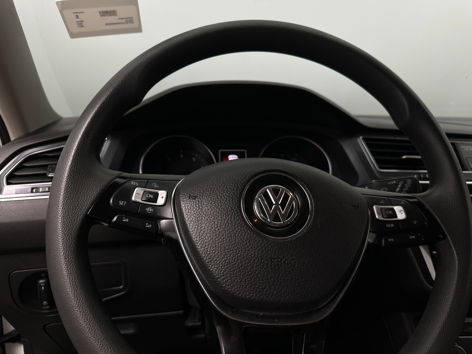Thumbnail: 2021 Volkswagen Tiguan - 5