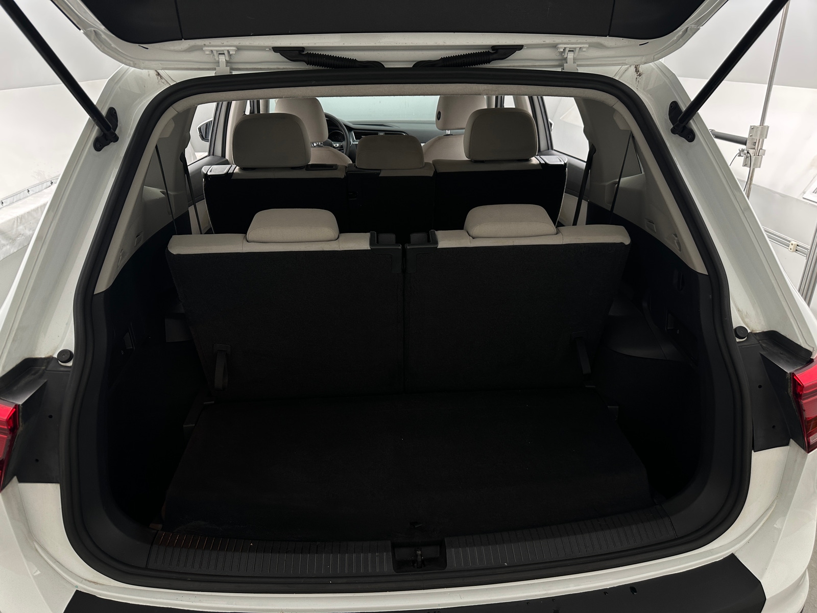 Thumbnail: 2021 Volkswagen Tiguan - 7