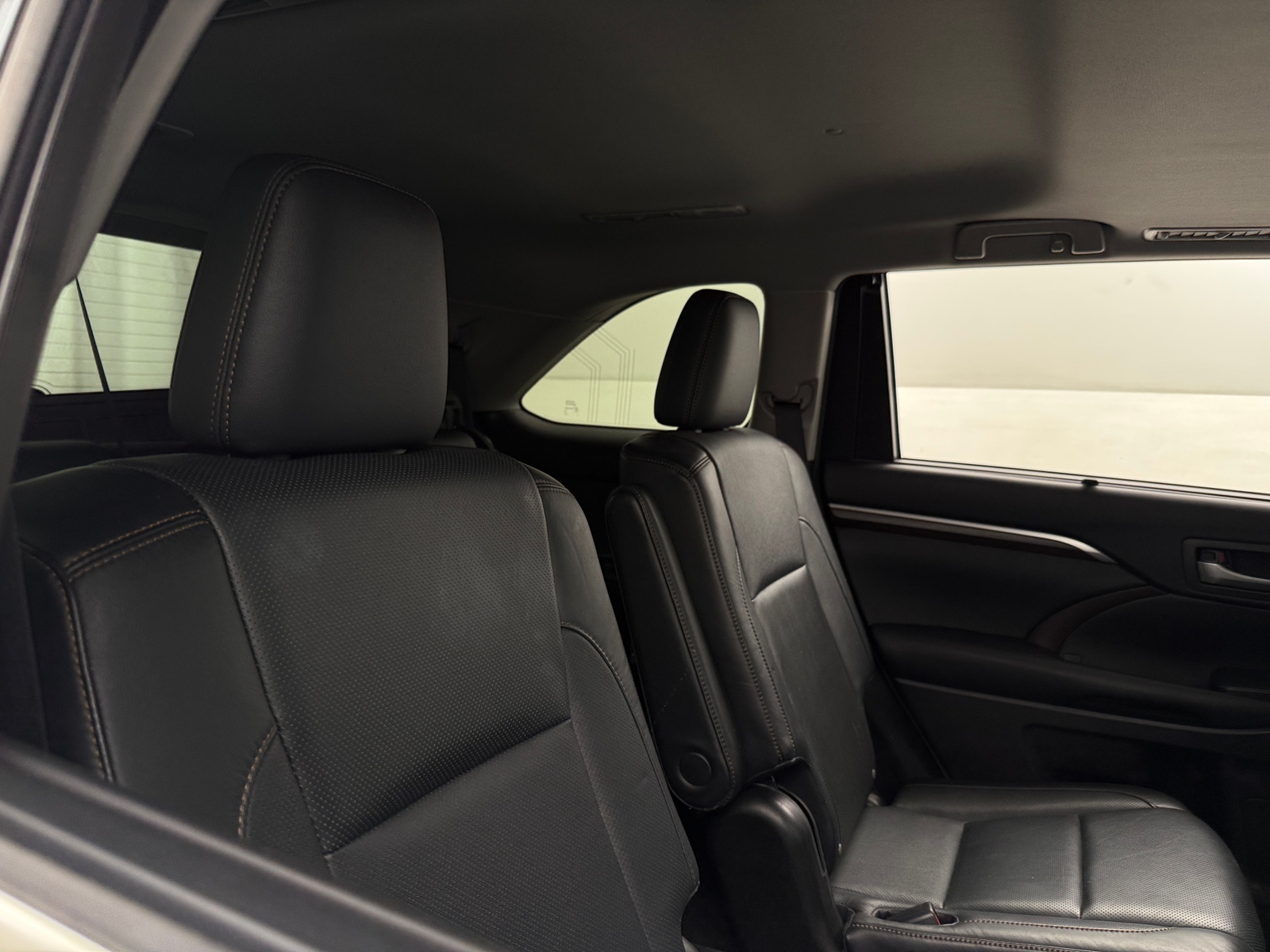 Thumbnail: 2015 Toyota Highlander - 5