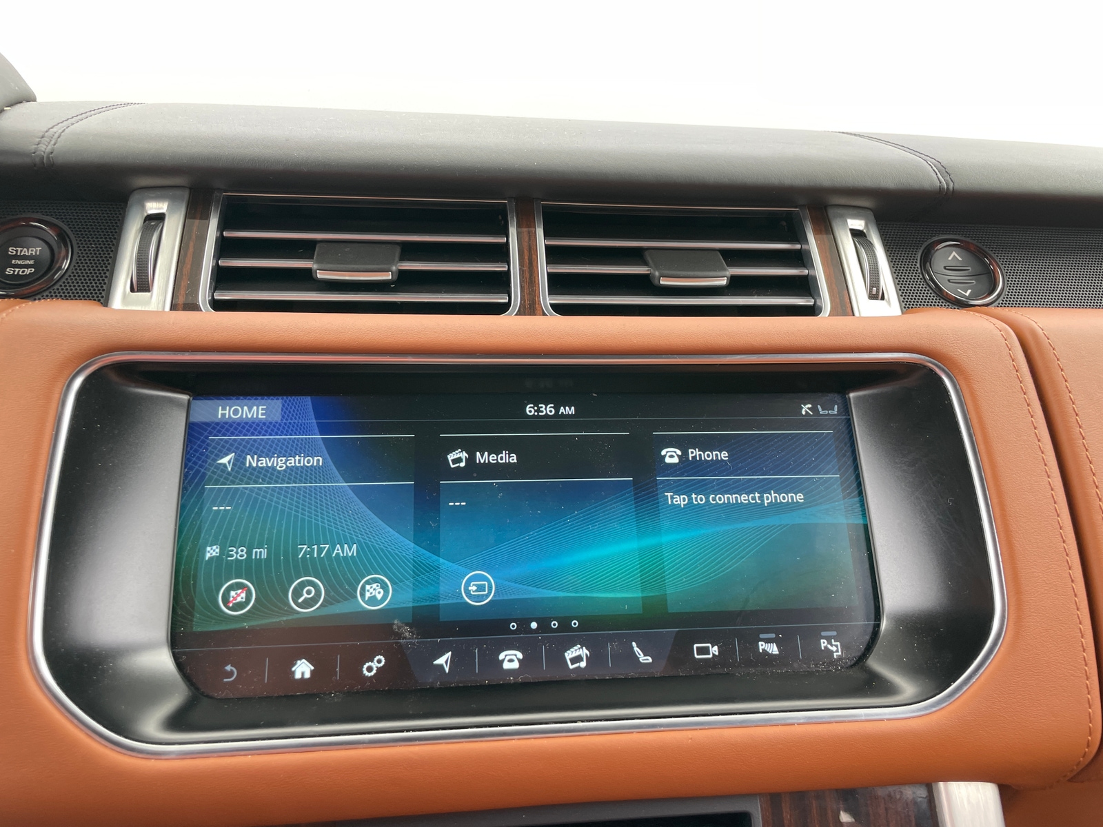 Thumbnail: 2017 Land Rover Range Rover - 3
