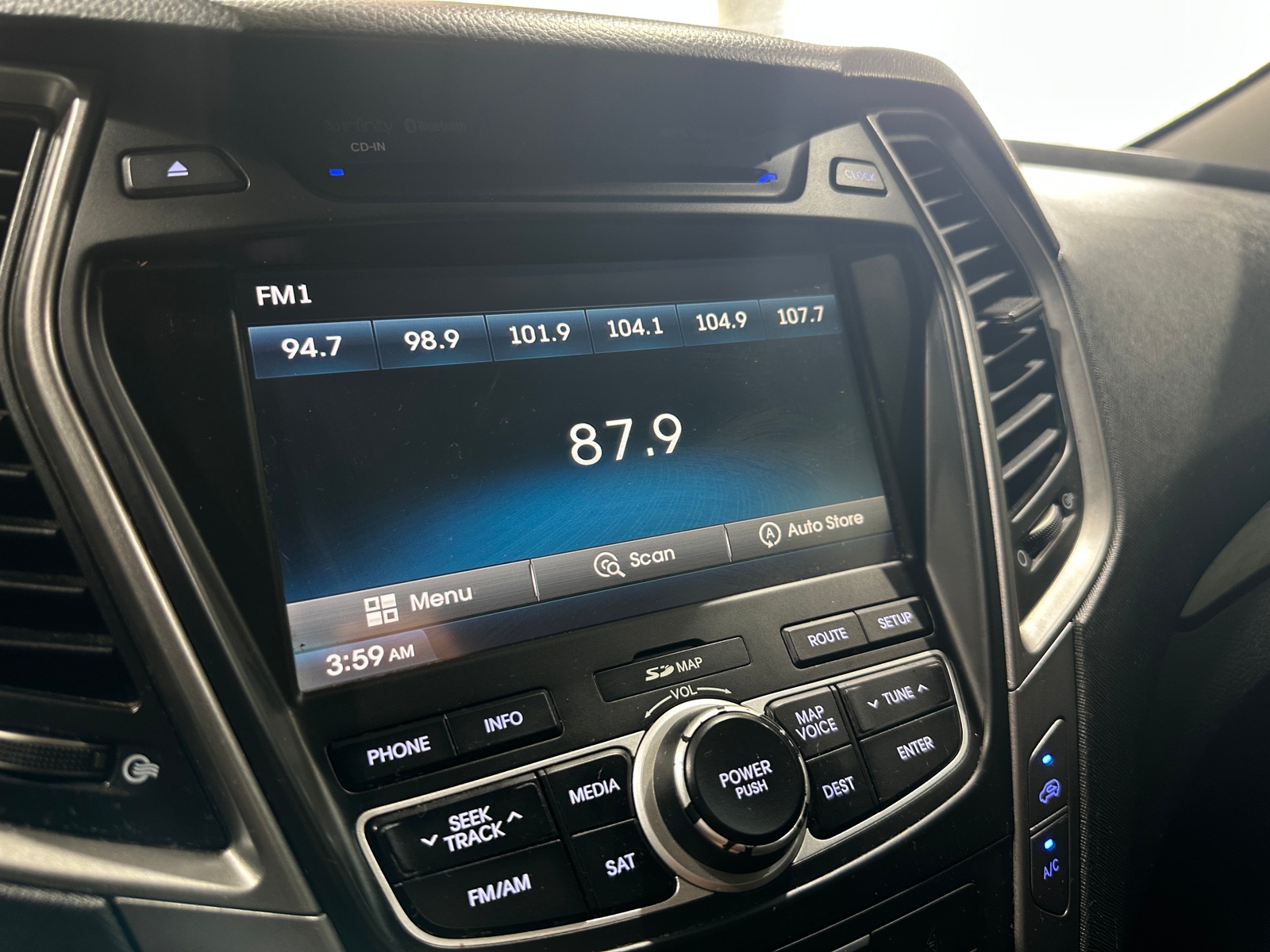 Thumbnail: 2015 Hyundai Santa Fe - 3