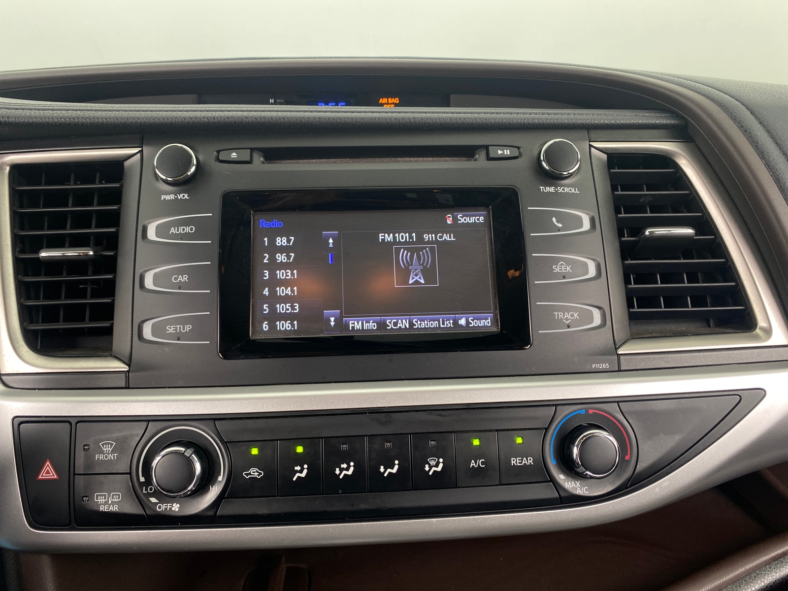 Thumbnail: 2016 Toyota Highlander - 4