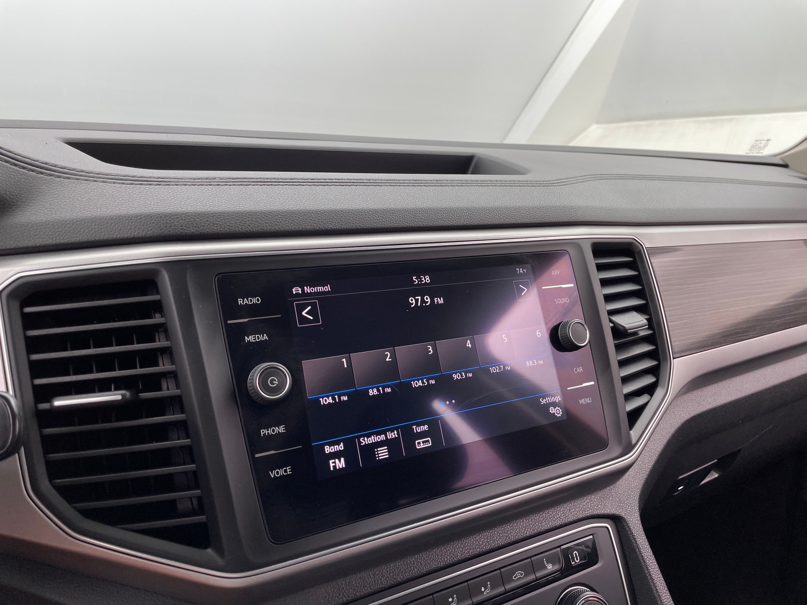 Thumbnail: 2019 Volkswagen Atlas - 3