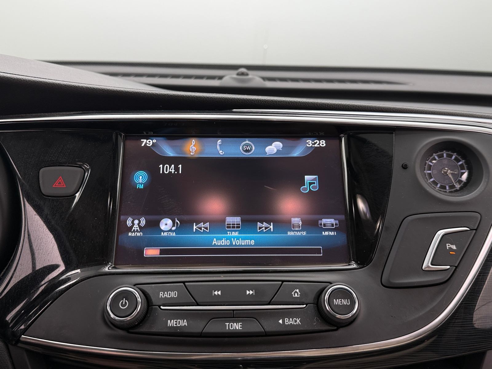 Thumbnail: 2017 Buick Envision - 3
