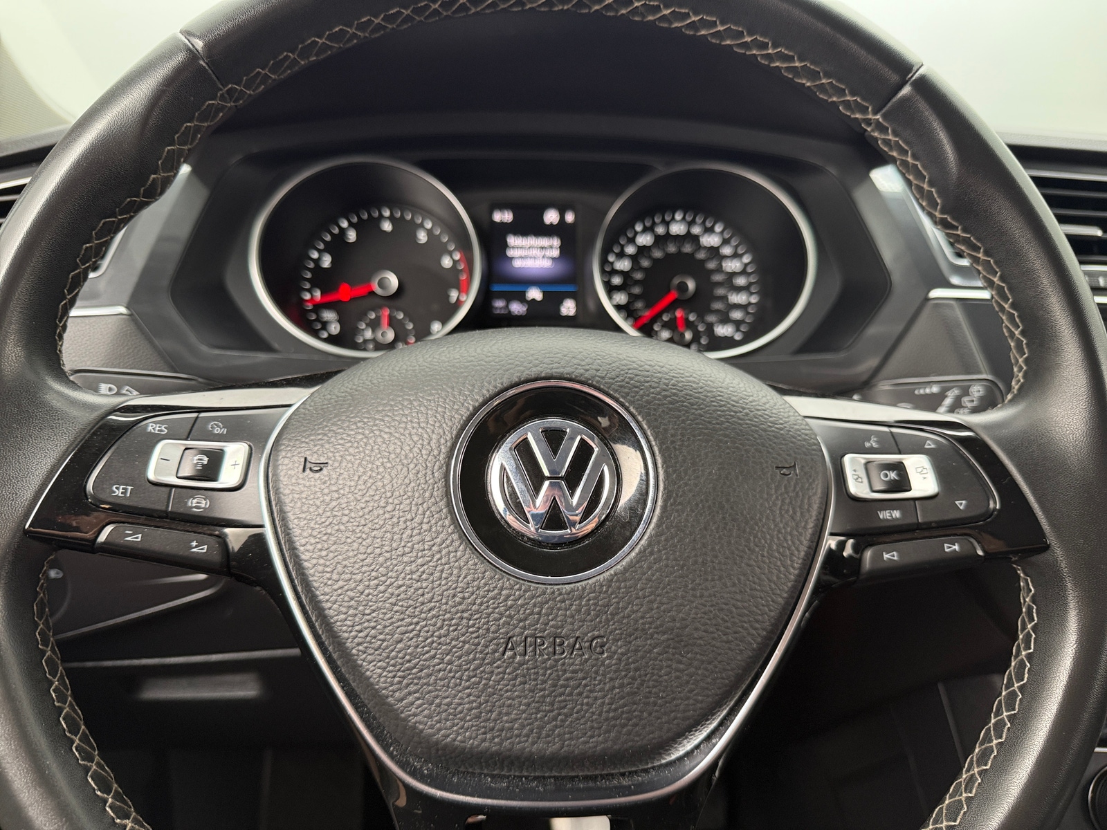 Thumbnail: 2021 Volkswagen Tiguan - 4