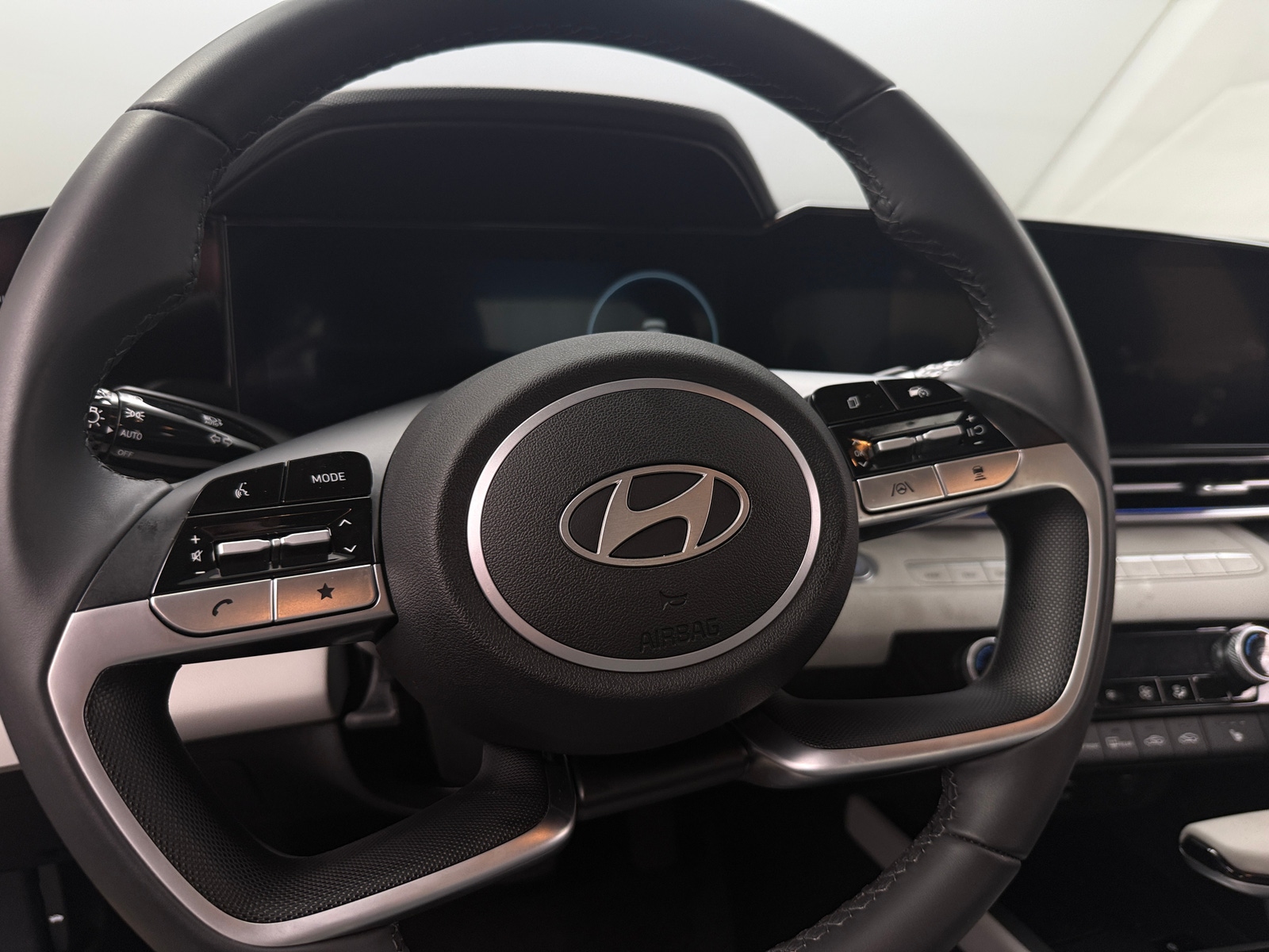 Thumbnail: 2025 Hyundai Elantra - 4