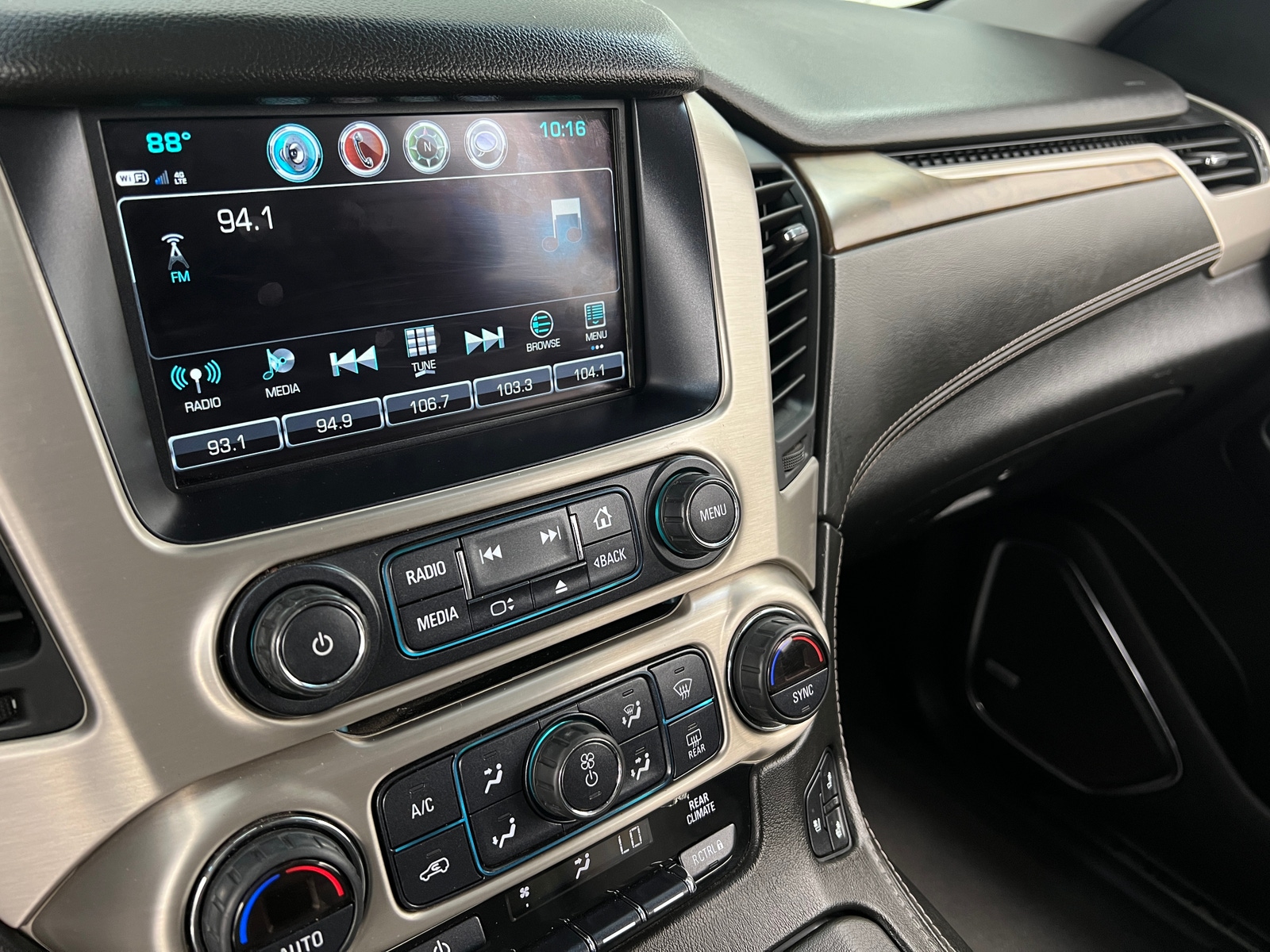 Thumbnail: 2020 GMC Yukon XL - 3