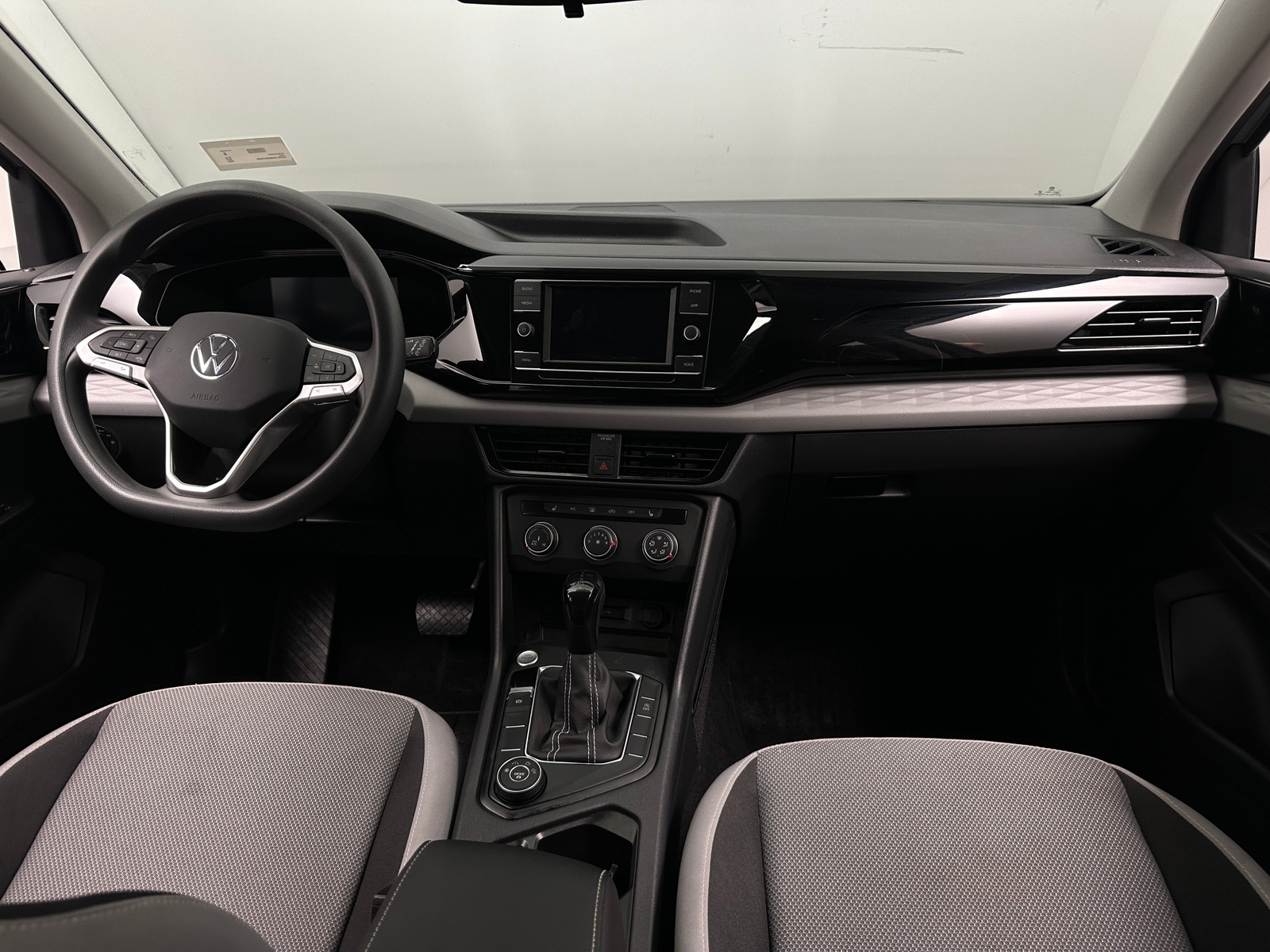 Thumbnail: 2022 Volkswagen Taos - 3