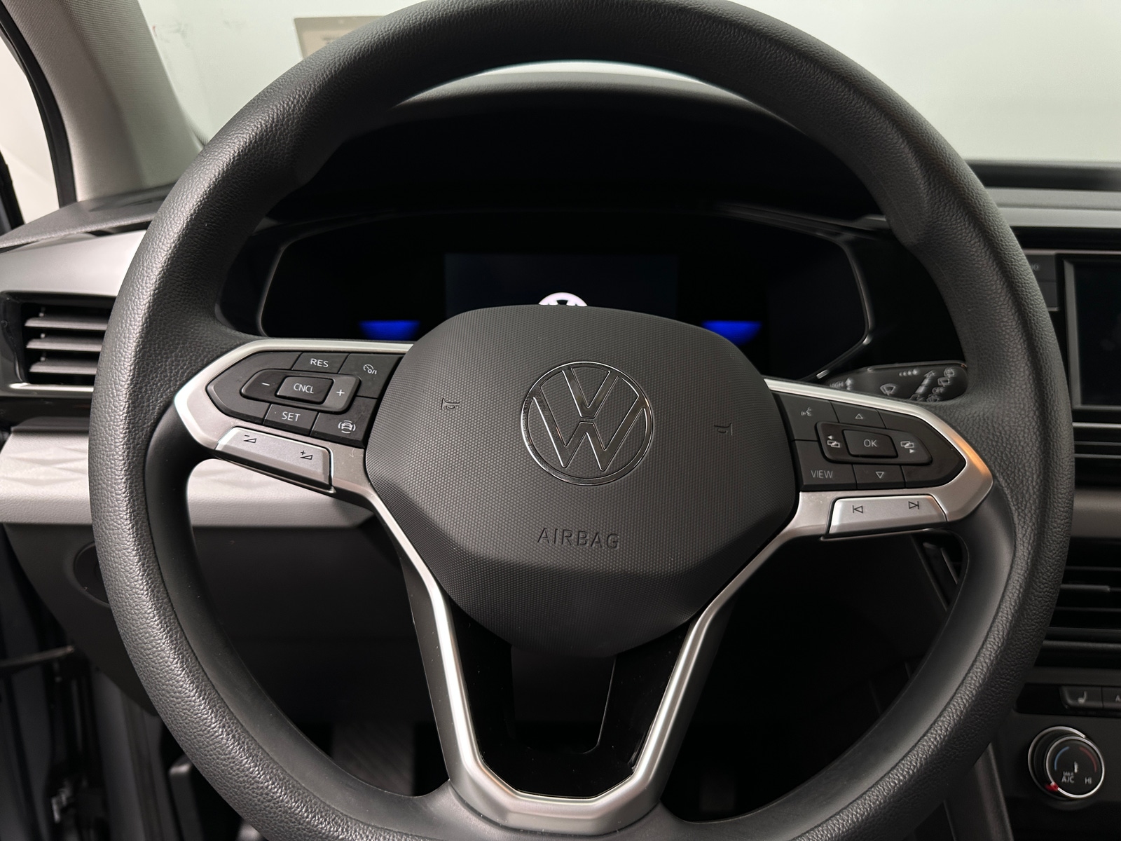 Thumbnail: 2022 Volkswagen Taos - 5