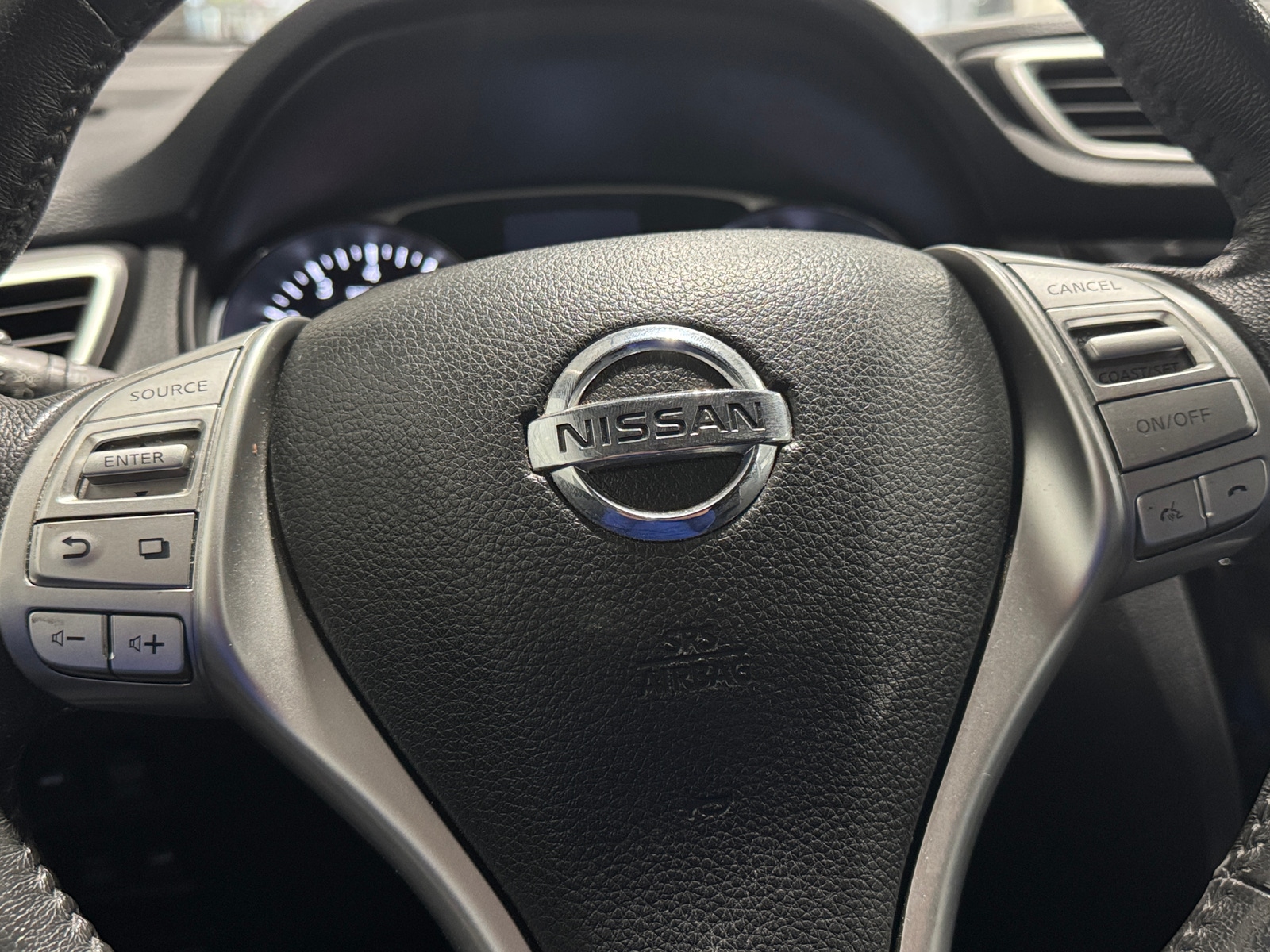 Thumbnail: 2016 Nissan Rogue - 4