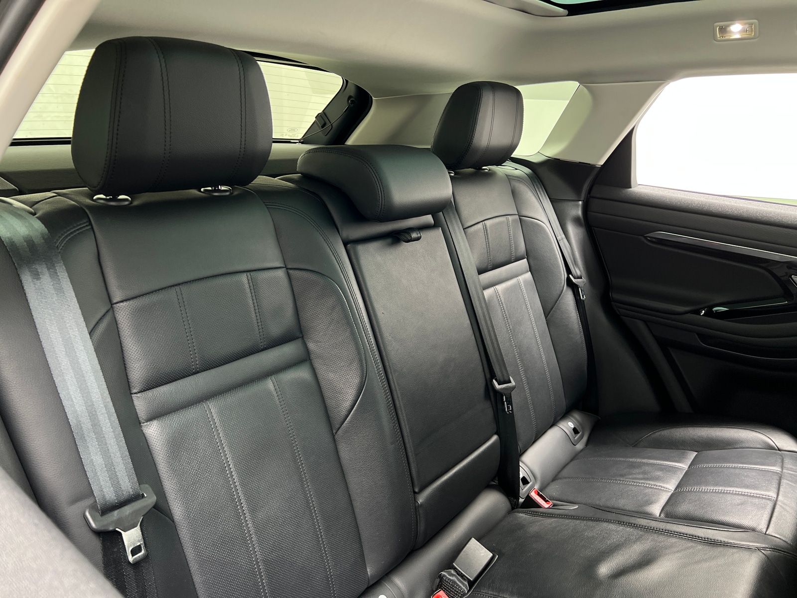 Thumbnail: 2020 Land Rover Range Rover Evoque - 5