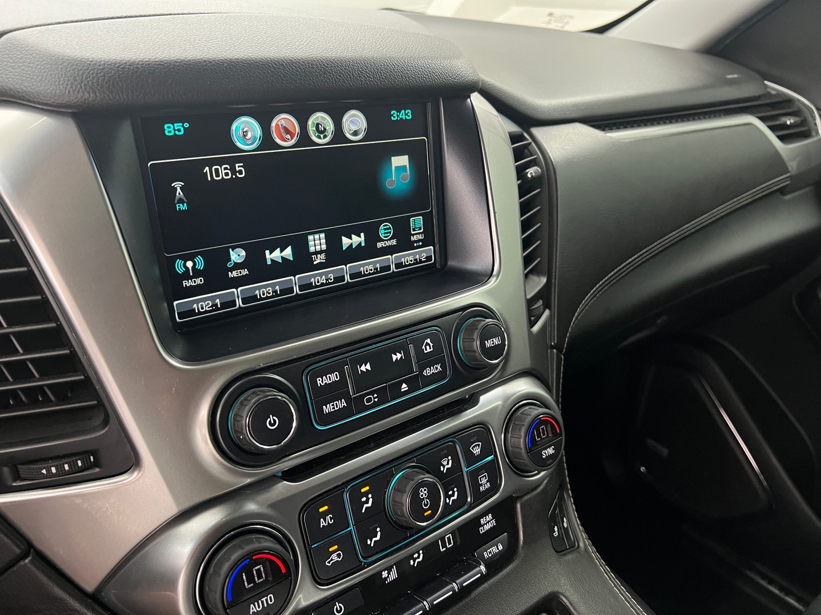 Thumbnail: 2019 Chevrolet Tahoe - 3