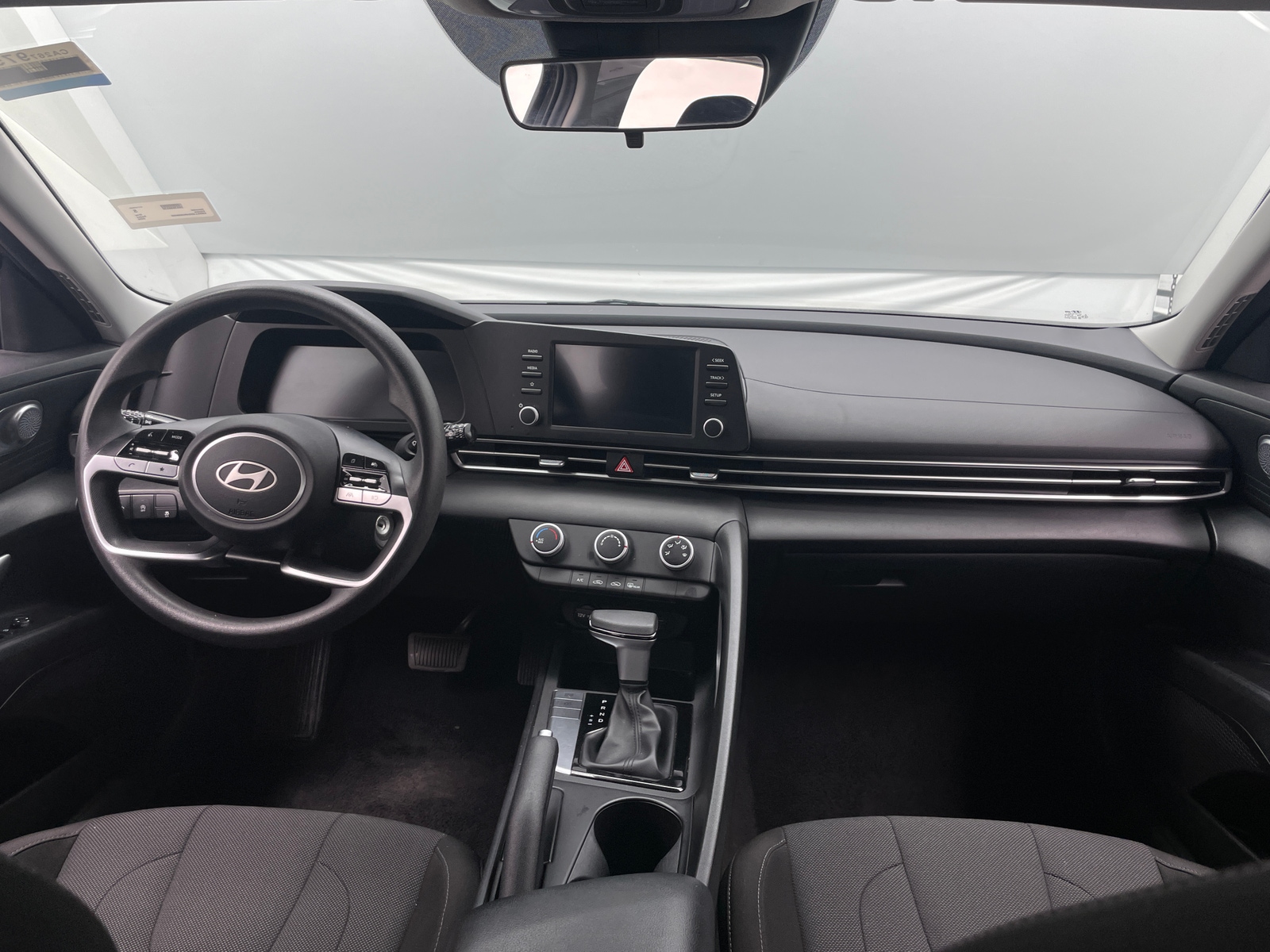 Thumbnail: 2024 Hyundai Elantra - 3