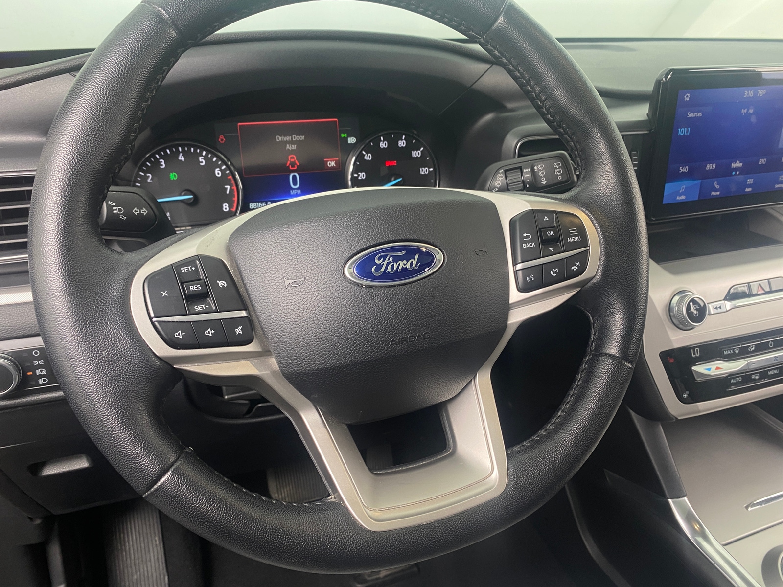 Thumbnail: 2021 Ford Explorer - 5
