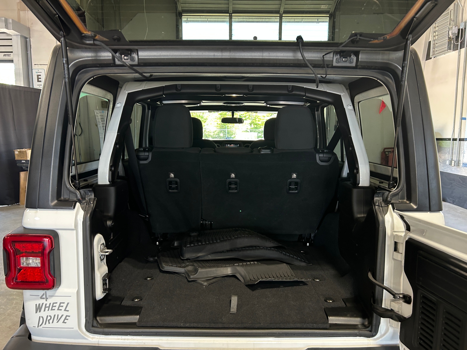 Thumbnail: 2018 Jeep Wrangler - 7