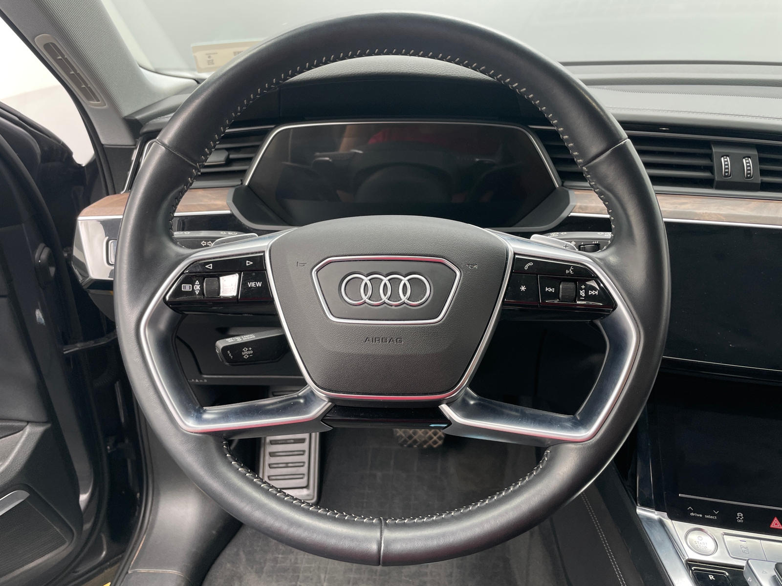 Thumbnail: 2019 Audi e-tron - 4