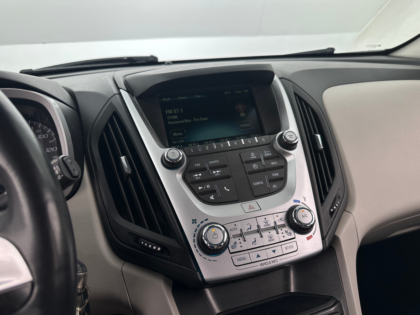 Thumbnail: 2017 Chevrolet Equinox - 4