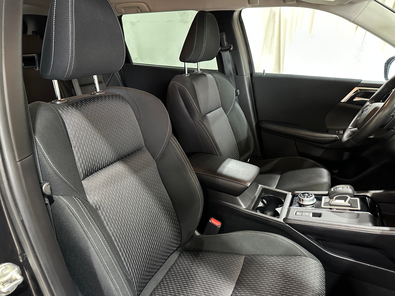 Thumbnail: 2022 Mitsubishi Outlander - 2