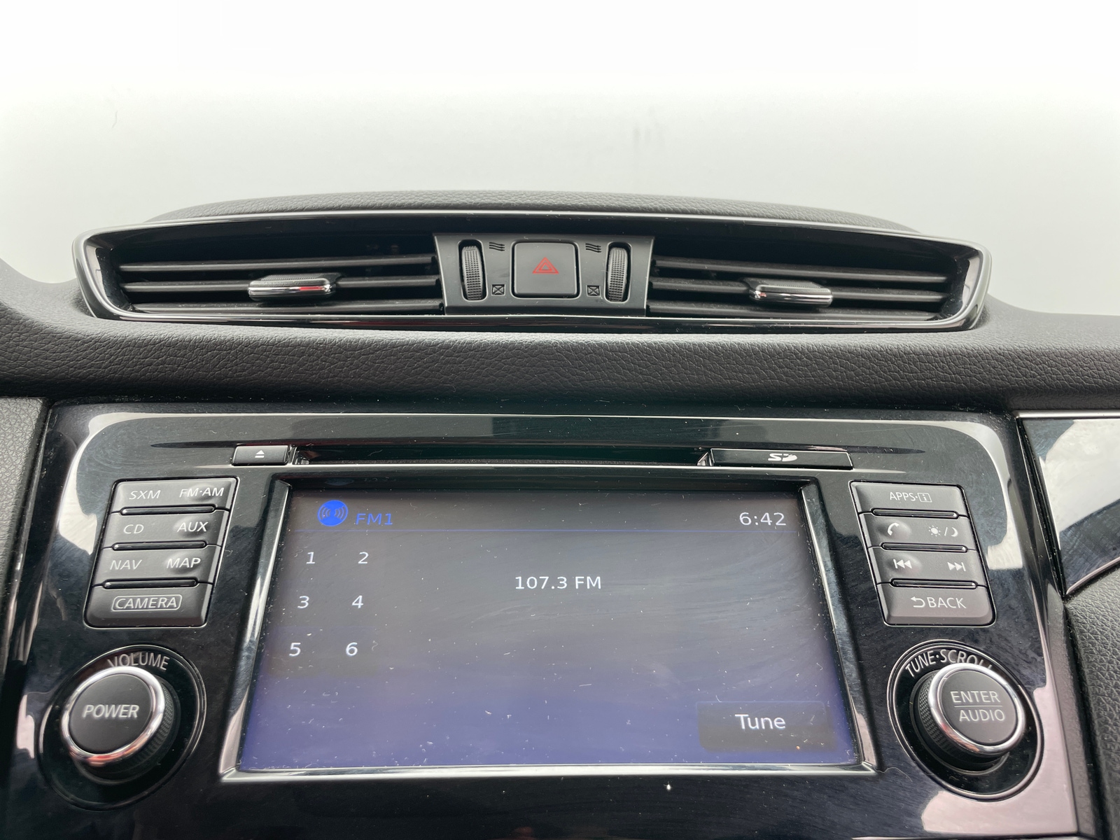 Thumbnail: 2018 Nissan Rogue Sport - 3