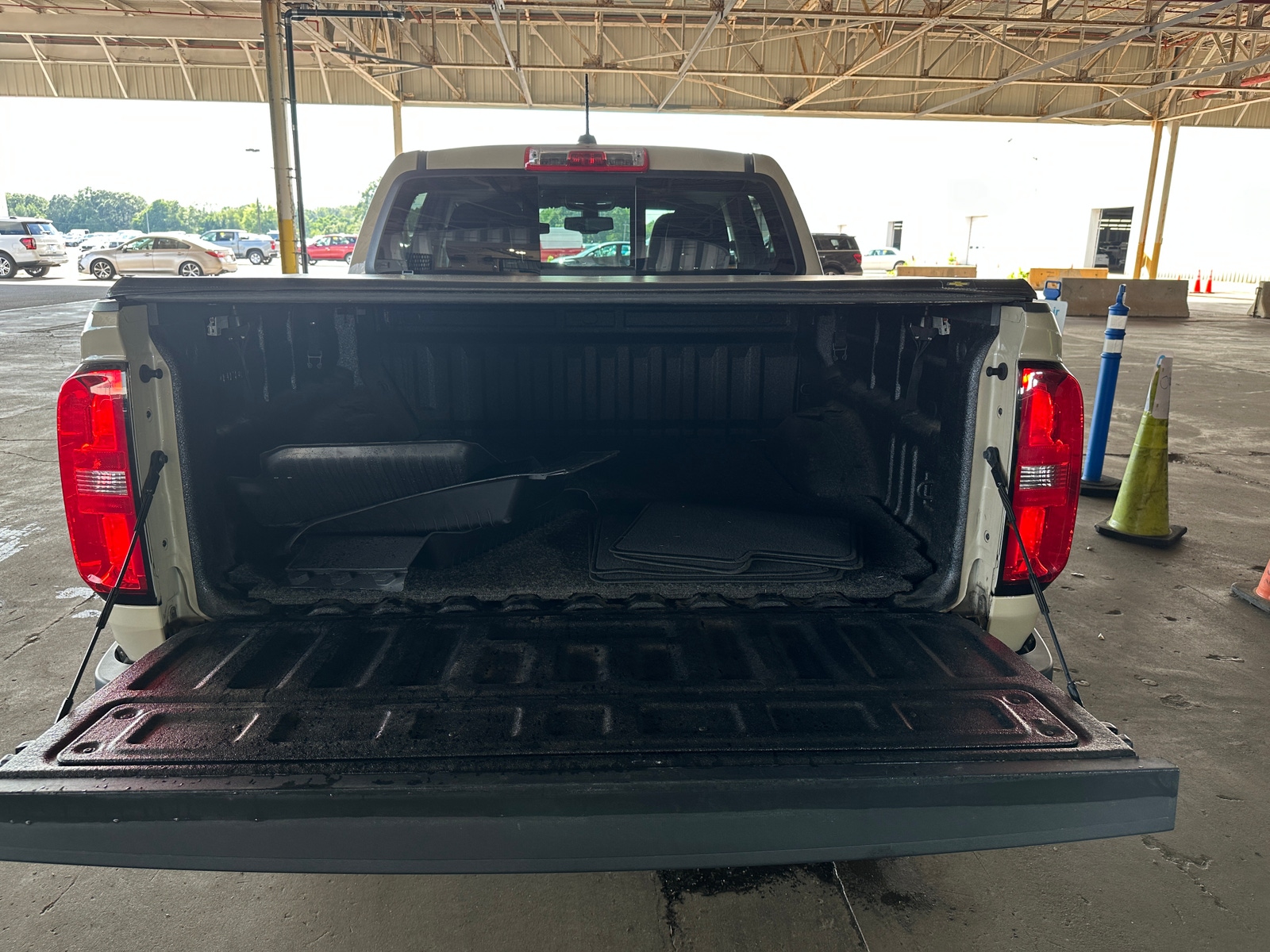 Thumbnail: 2022 Chevrolet Colorado - 6