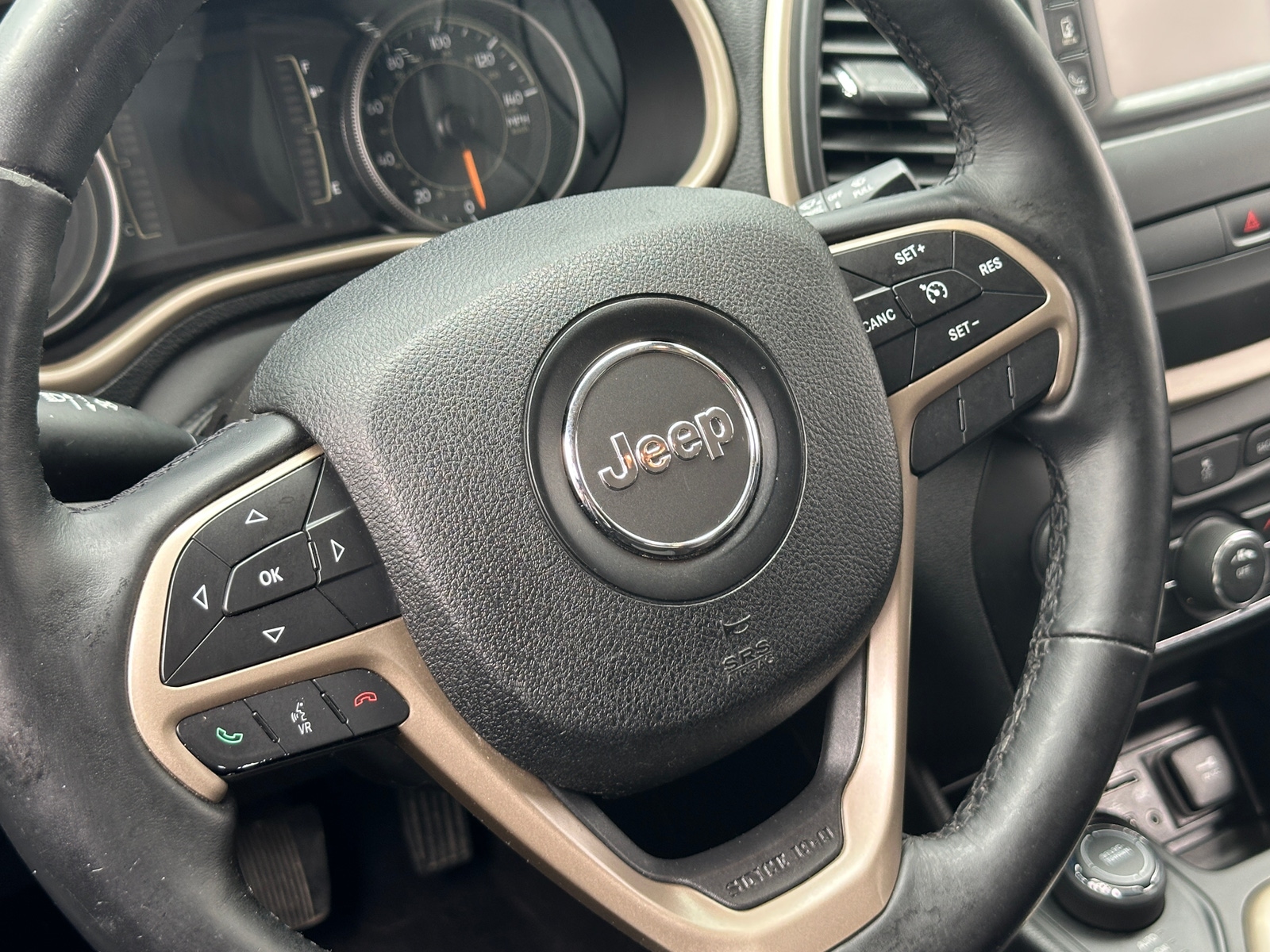 Thumbnail: 2016 Jeep Cherokee - 5