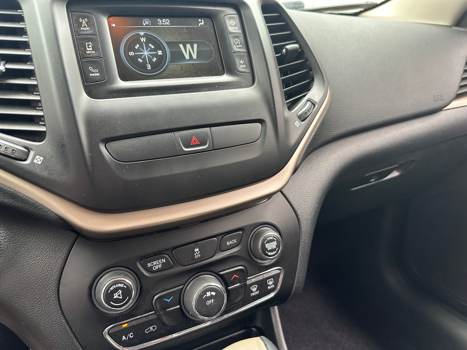 Thumbnail: 2016 Jeep Cherokee - 4