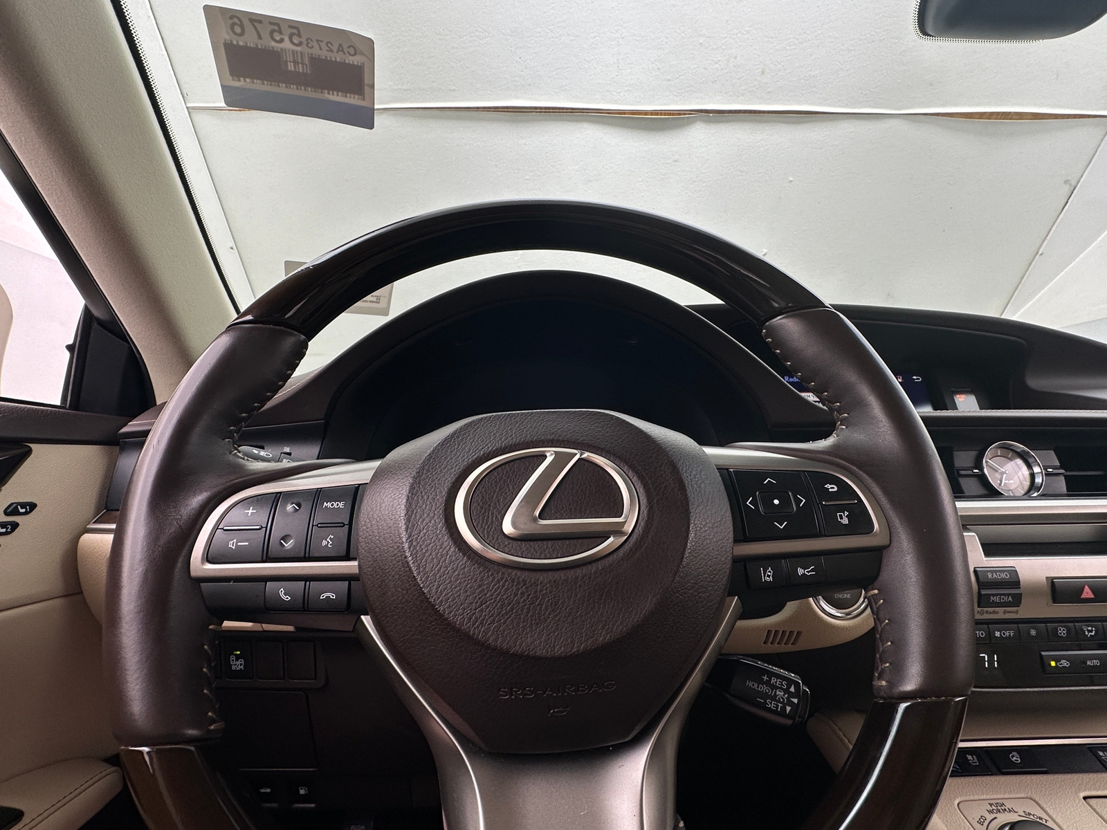 Thumbnail: 2017 Lexus ES - 4