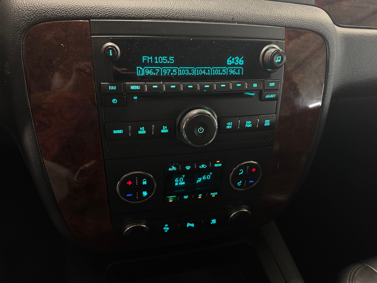 Thumbnail: 2011 Chevrolet Tahoe - 3