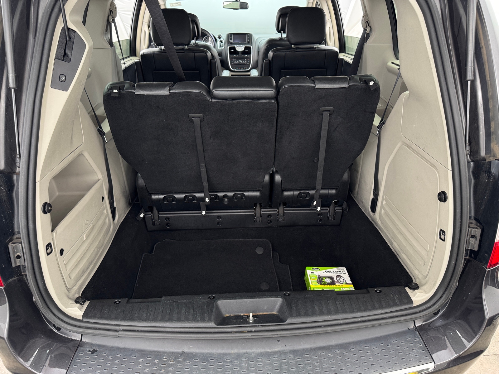 Thumbnail: 2016 Chrysler Town & Country - 6