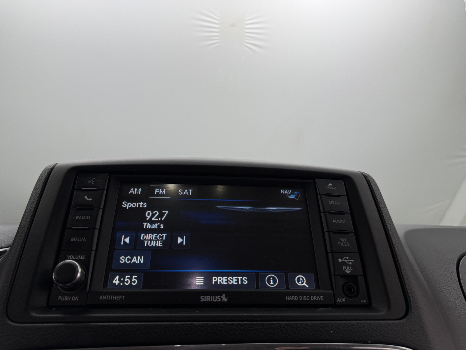 Thumbnail: 2016 Chrysler Town & Country - 3