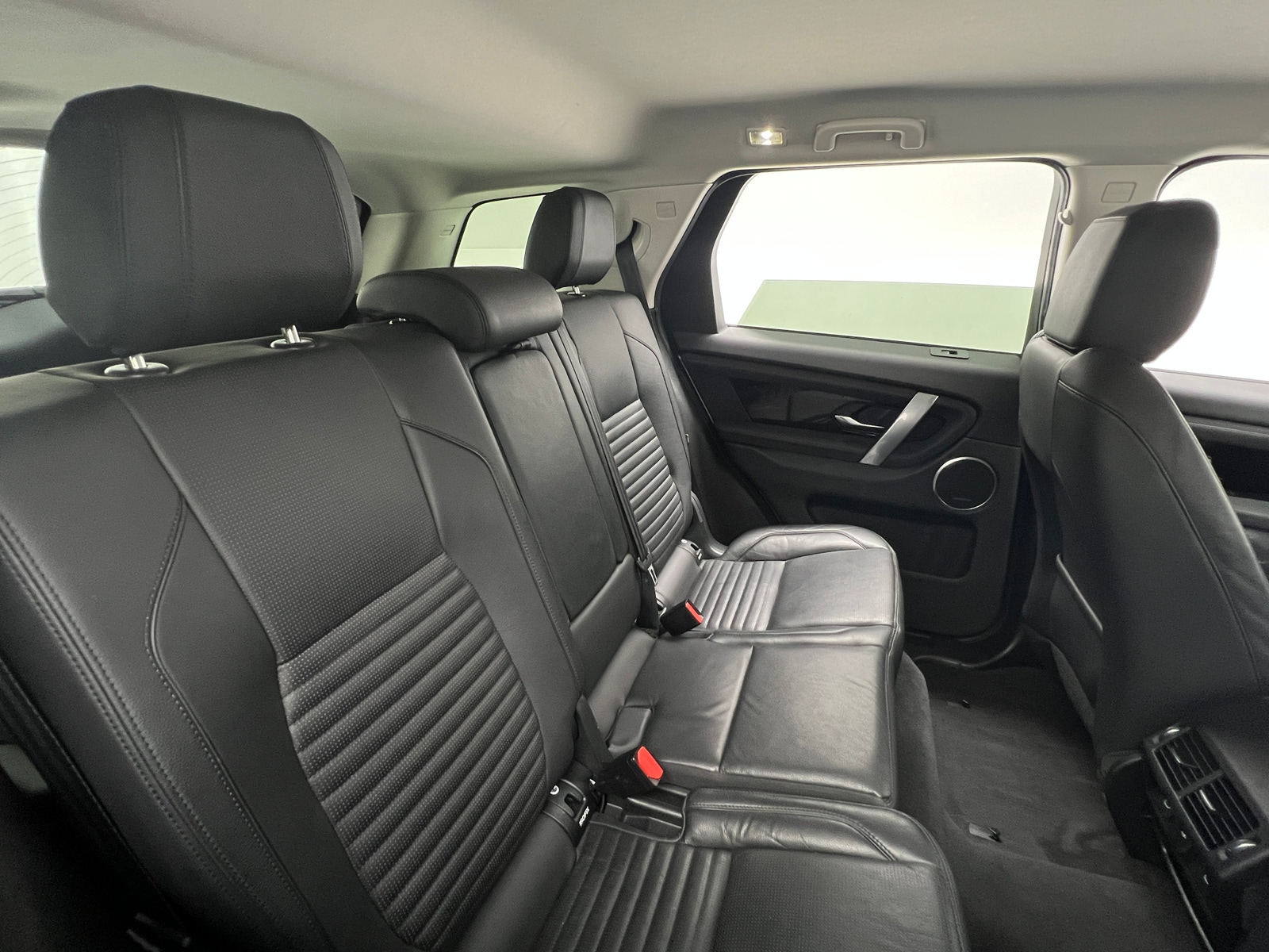 Thumbnail: 2021 Land Rover Discovery Sport - 5