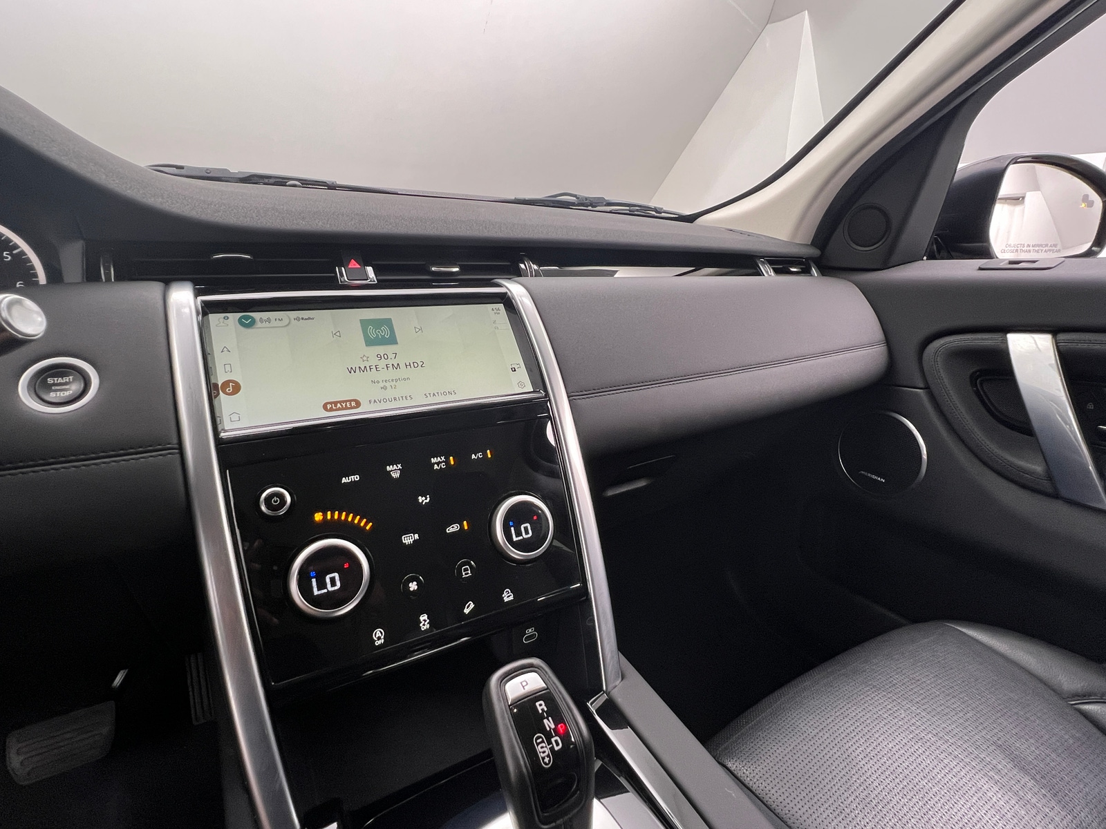 Thumbnail: 2021 Land Rover Discovery Sport - 3