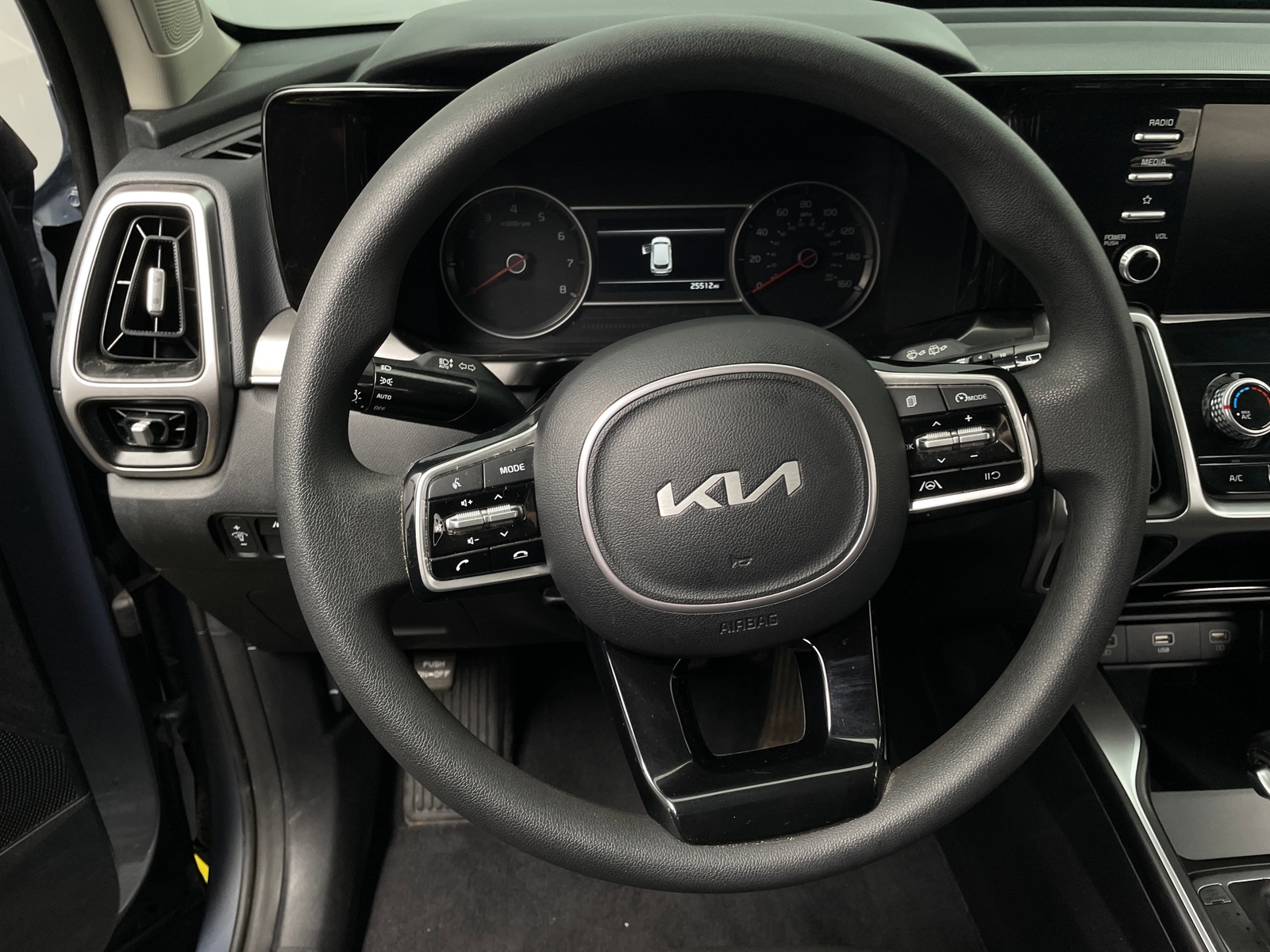 Thumbnail: 2022 Kia Sorento - 5