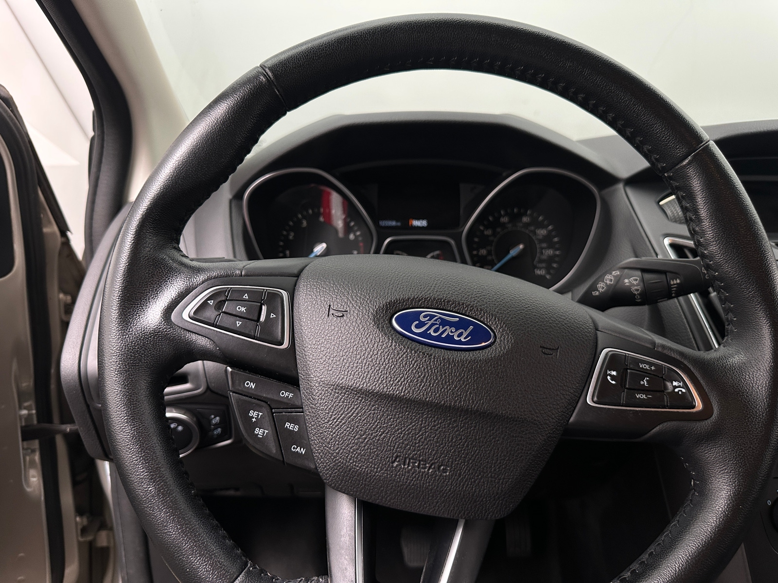 Thumbnail: 2015 Ford Focus - 4