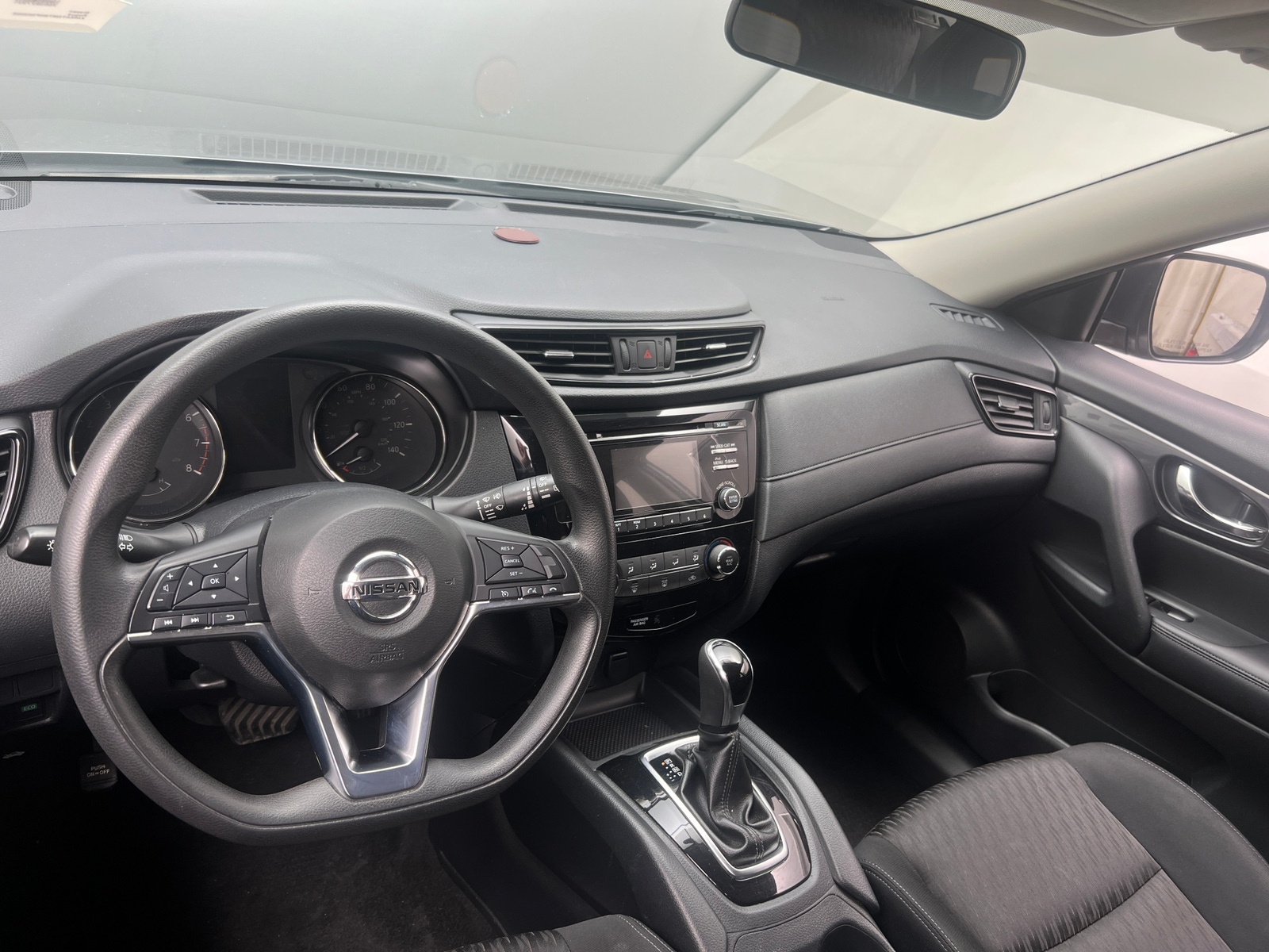 Thumbnail: 2017 Nissan Rogue - 3