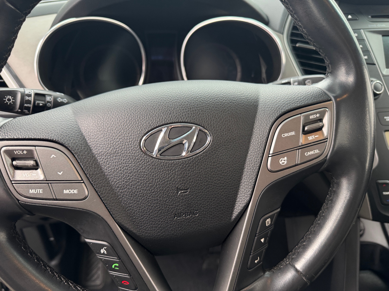 Thumbnail: 2015 Hyundai Santa Fe - 4
